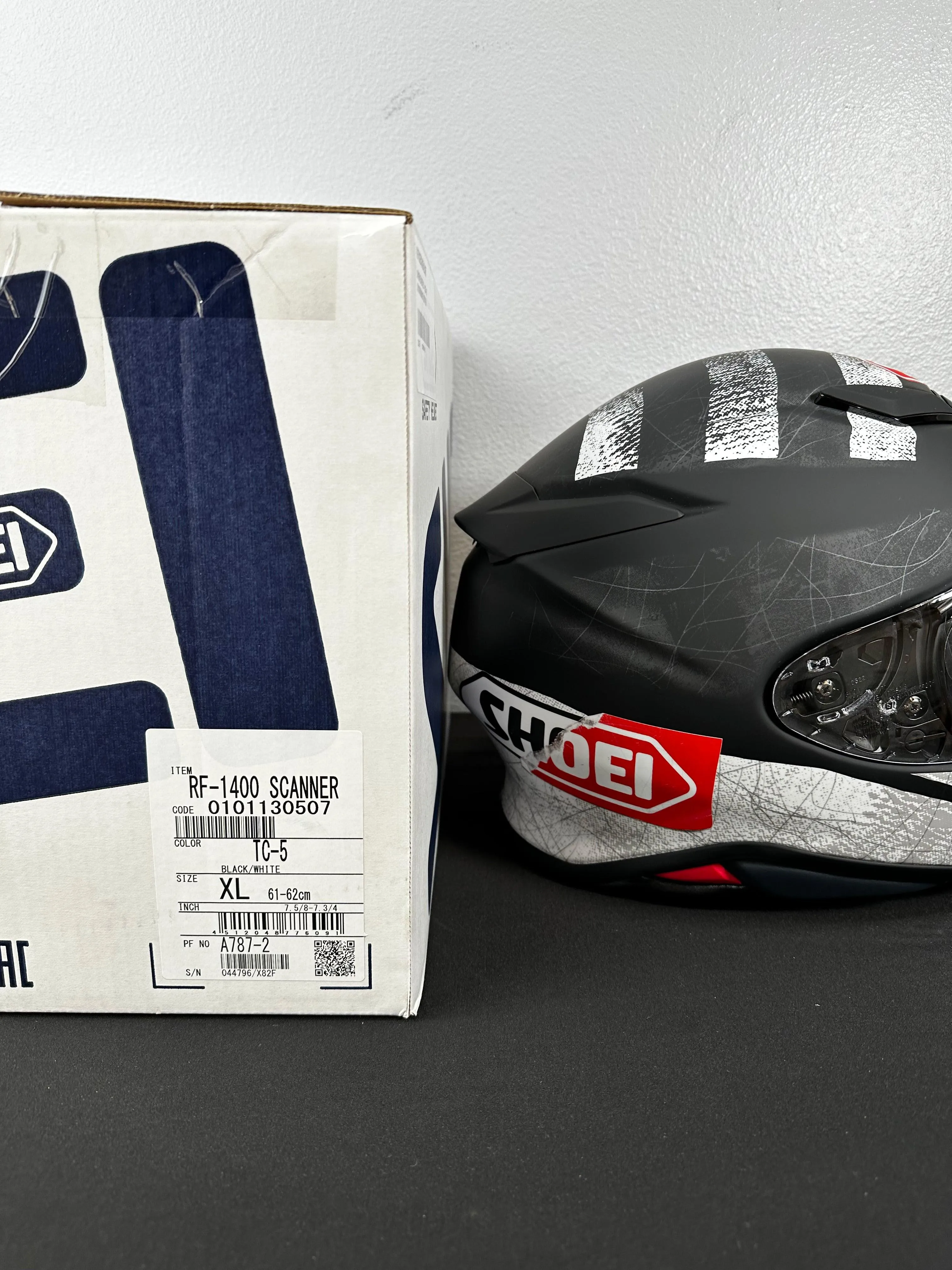 Shoei RF-1400 Scanner Helmet - TC-5 Matte Black/White - Size XL - USED / OPEN BOX